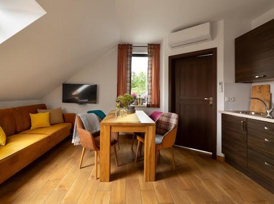 Apartamenty U Harrego I Przy Stawie Spa Z Klimatyzacja, Balia, Sauna, Ogrodem I Parkingiem Kudowa-Zdrój Kültér fotó