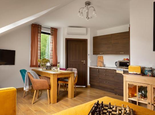 Apartamenty U Harrego I Przy Stawie Spa Z Klimatyzacja, Balia, Sauna, Ogrodem I Parkingiem Kudowa-Zdrój Kültér fotó